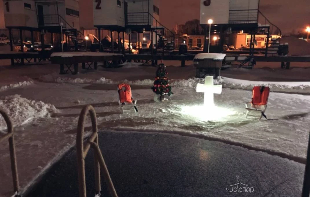 Бани на воде "В Бухте радости"